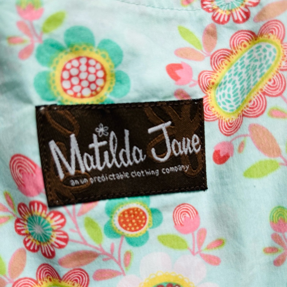 Matilda Jane spring knot top with detachable apron. - Picture 3 of 5